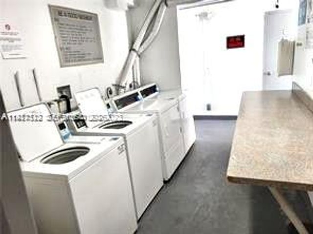 3401 N Country Club Dr 206, Aventura, FL 33180