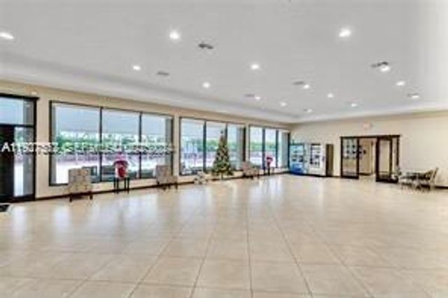 3401 N Country Club Dr 206, Aventura, FL 33180