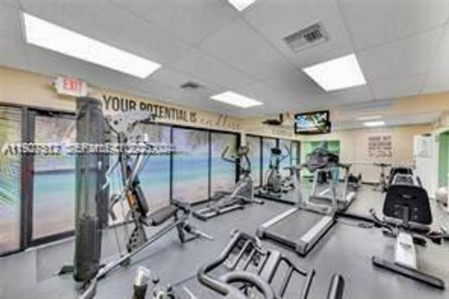 3401 N Country Club Dr 206, Aventura, FL 33180