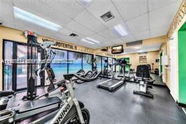 3401 N Country Club Dr 206, Aventura, FL 33180