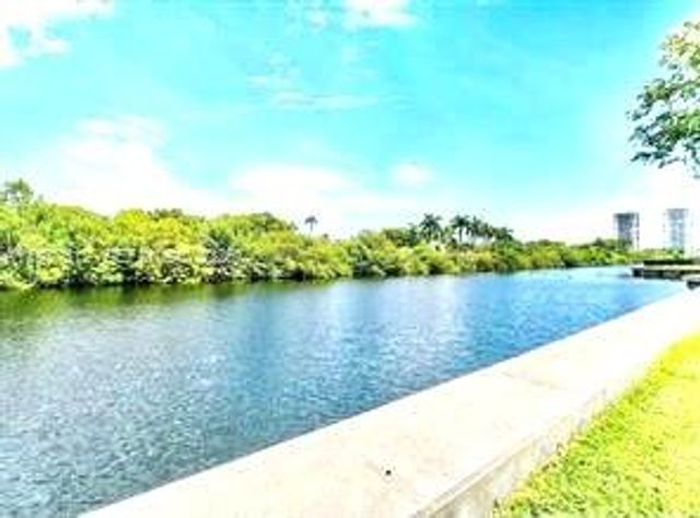 3401 N Country Club Dr 206, Aventura, FL 33180