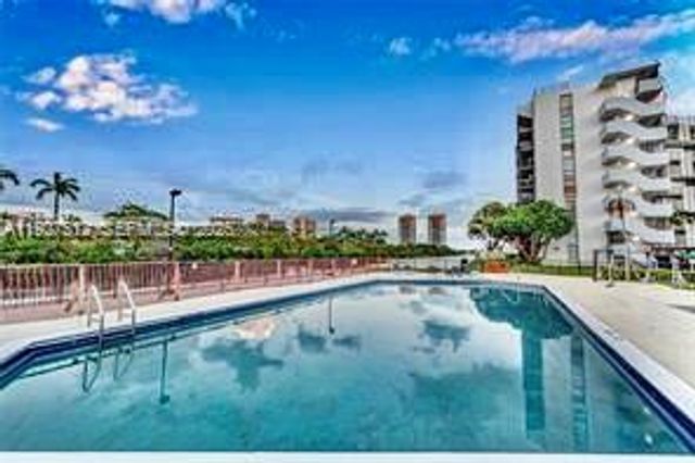 3401 N Country Club Dr 206, Aventura, FL 33180