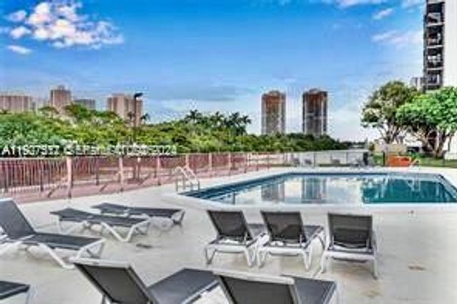3401 N Country Club Dr 206, Aventura, FL 33180