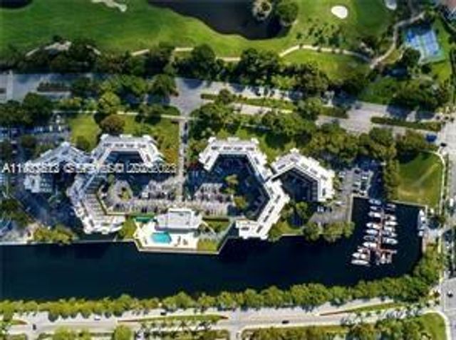 3401 N Country Club Dr 206, Aventura, FL 33180