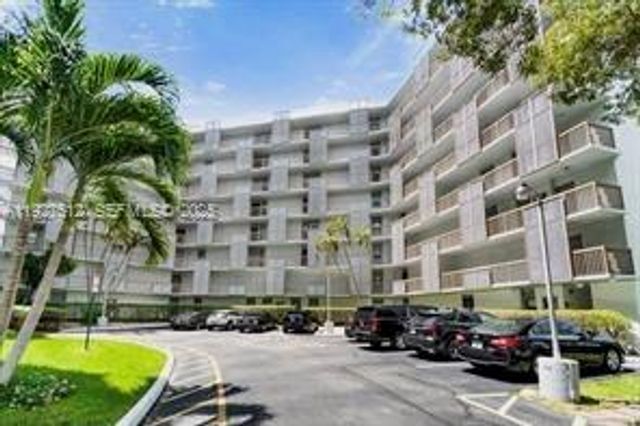 3401 N Country Club Dr 206, Aventura, FL 33180