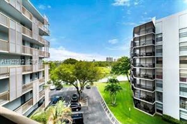 3401 N Country Club Dr 206, Aventura, FL 33180
