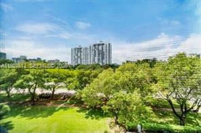 3401 N Country Club Dr 206, Aventura, FL 33180