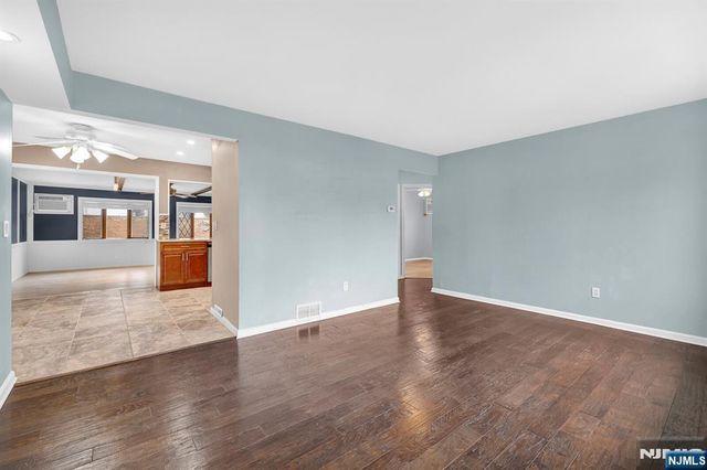 700 9th Street, Secaucus, NJ 07094