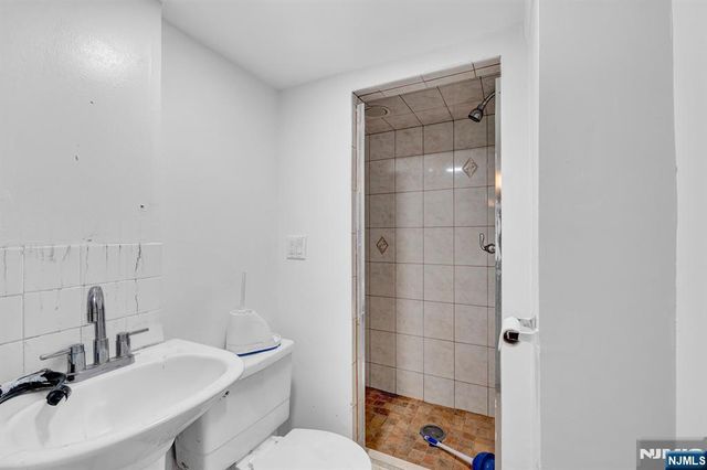 700 9th Street, Secaucus, NJ 07094
