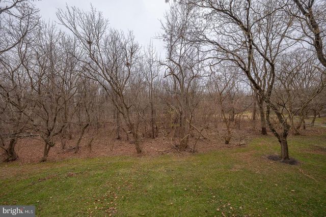 26 RAMPART DR, Chesterbrook, PA 19087