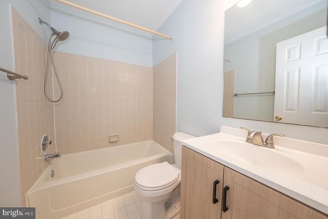 26 RAMPART DR, Chesterbrook, PA 19087