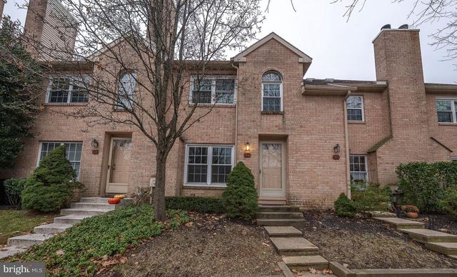 26 RAMPART DR, Chesterbrook, PA 19087