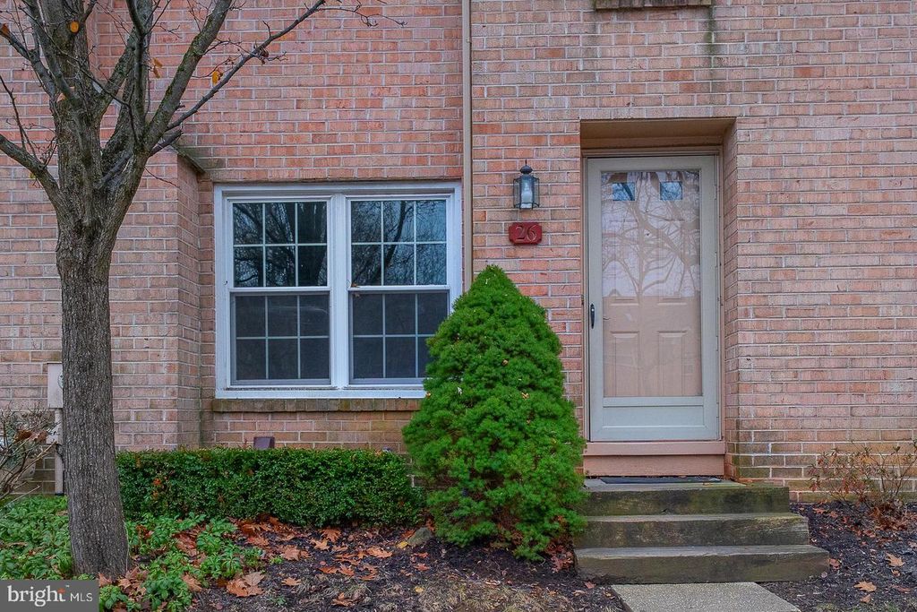 26 RAMPART DR, Chesterbrook, PA 19087