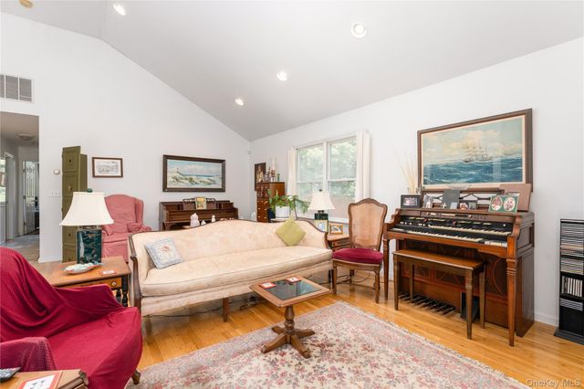47 Suffolk Road, Hampton Bays, NY 11946