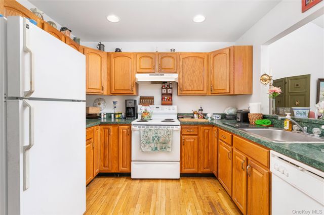 47 Suffolk Road, Hampton Bays, NY 11946
