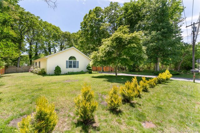 47 Suffolk Road, Hampton Bays, NY 11946