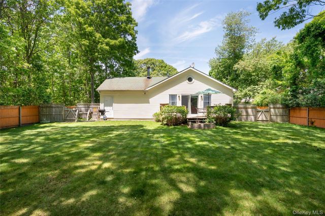 47 Suffolk Road, Hampton Bays, NY 11946