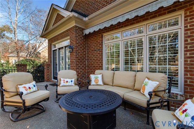 563 Hill Grove Rd, Manakin Sabot, VA 23103