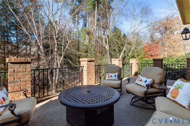 563 Hill Grove Rd, Manakin Sabot, VA 23103