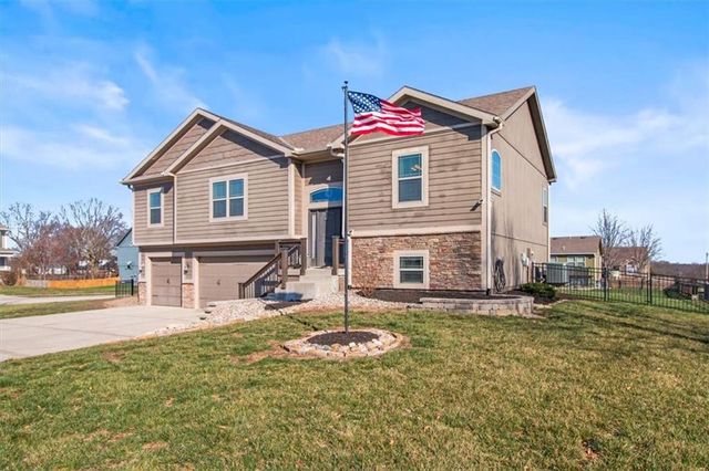 818 W Rader Street, Lone Jack, MO 64086