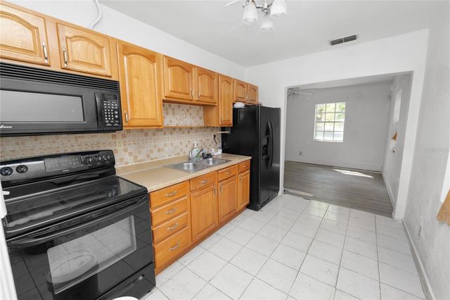 403 W VALENCIA STREET, Lakeland, FL 33805