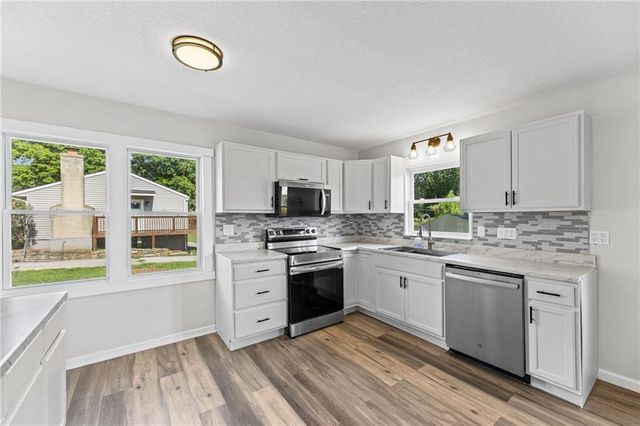 8319 W 77th Street, Overland Park, KS 66204