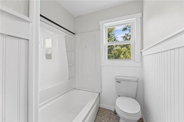 8319 W 77th Street, Overland Park, KS 66204
