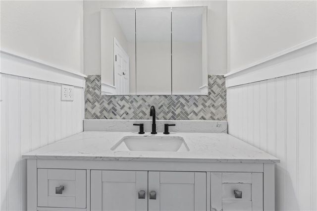 8319 W 77th Street, Overland Park, KS 66204