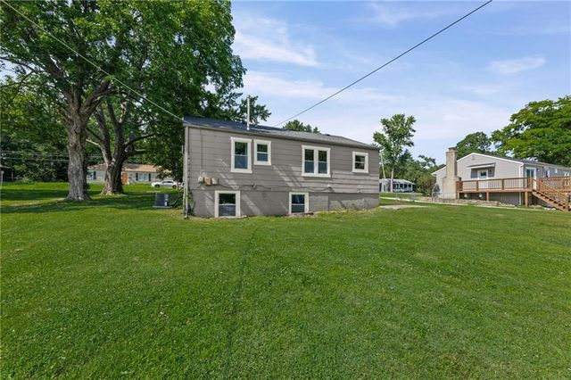 8319 W 77th Street, Overland Park, KS 66204