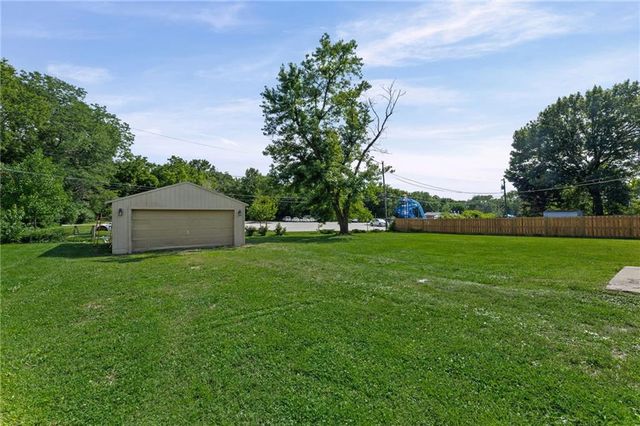 8319 W 77th Street, Overland Park, KS 66204