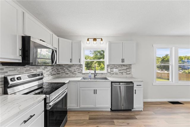 8319 W 77th Street, Overland Park, KS 66204