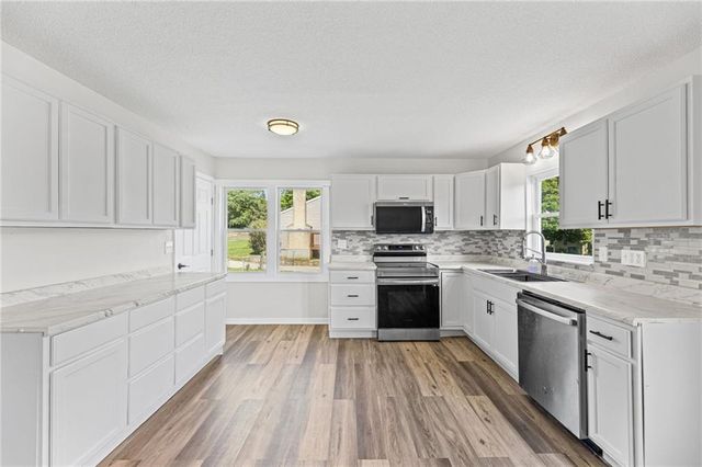 8319 W 77th Street, Overland Park, KS 66204