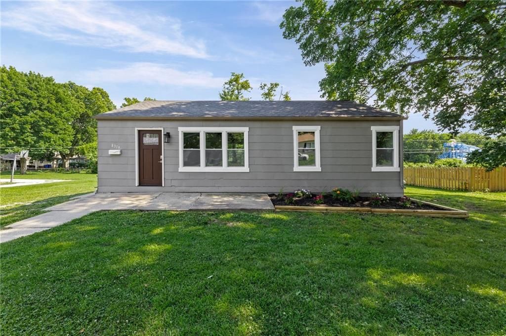 8319 W 77th Street, Overland Park, KS 66204