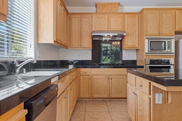 2208 Giant Oak Ln, Ceres, CA 95307