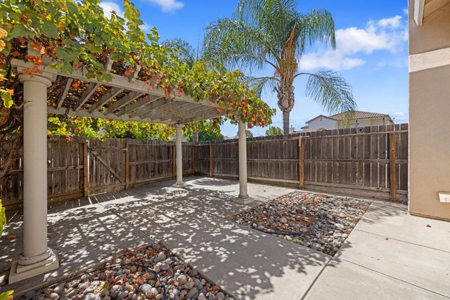 2208 Giant Oak Ln, Ceres, CA 95307