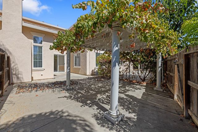 2208 Giant Oak Ln, Ceres, CA 95307