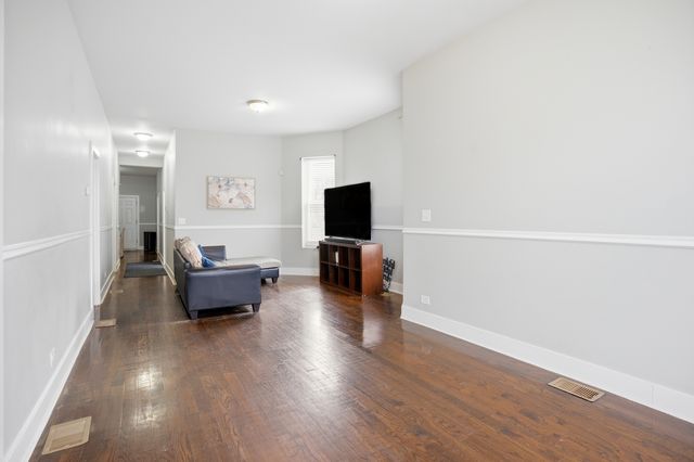 4214 W Wilcox Street, Chicago, IL 60624