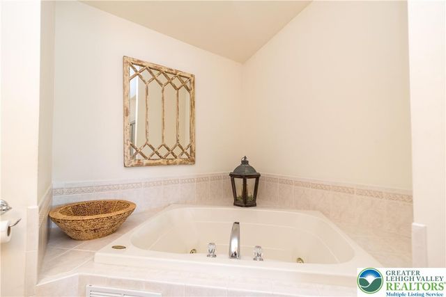 228 Merion Lane, Easton, PA 18042