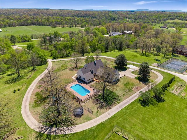 3265 S Barrington Road, Fayetteville, AR 72704