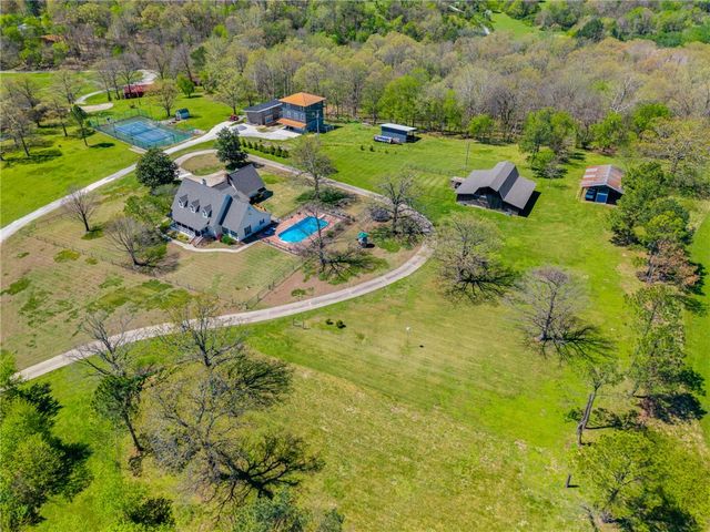 3265 S Barrington Road, Fayetteville, AR 72704
