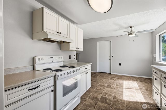 802 Oakcrest Drive SE, Lacey, WA 98503