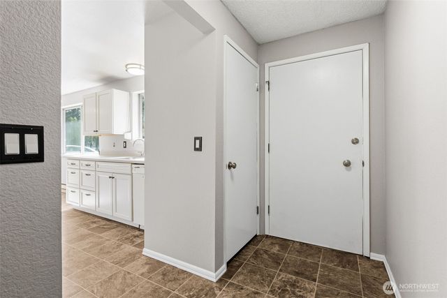 802 Oakcrest Drive SE, Lacey, WA 98503