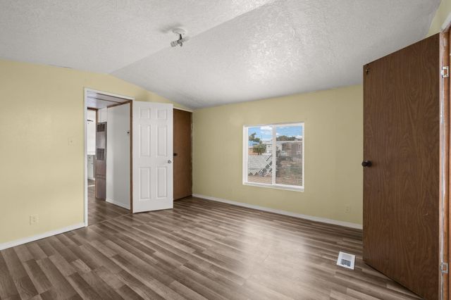 714 CITY VIEW Drive SW, Albuquerque, NM 87105