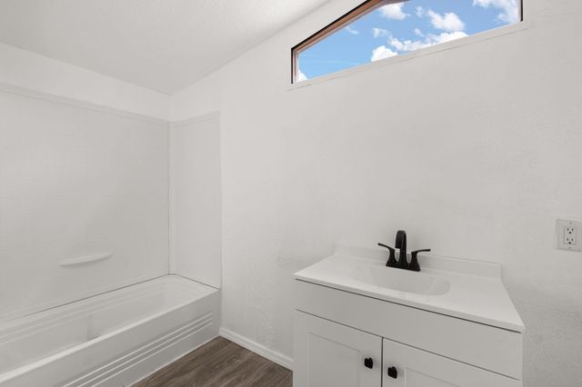 714 CITY VIEW Drive SW, Albuquerque, NM 87105