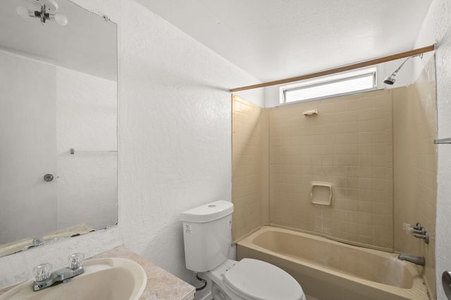 714 CITY VIEW Drive SW, Albuquerque, NM 87105