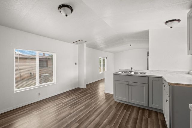 714 CITY VIEW Drive SW, Albuquerque, NM 87105
