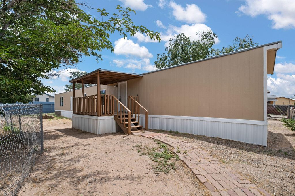 714 CITY VIEW Drive SW, Albuquerque, NM 87105