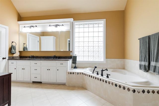 13909 Plantation Way, Edmond, OK 73013