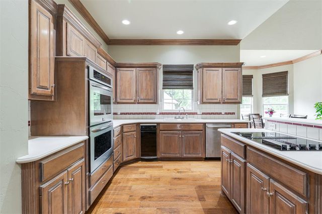 13909 Plantation Way, Edmond, OK 73013