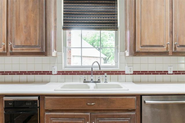 13909 Plantation Way, Edmond, OK 73013